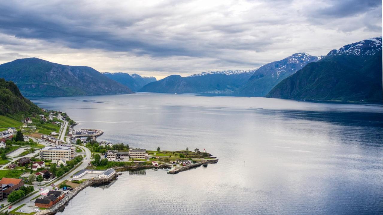 Sognefjord Hotel Hermansverk Exterior photo