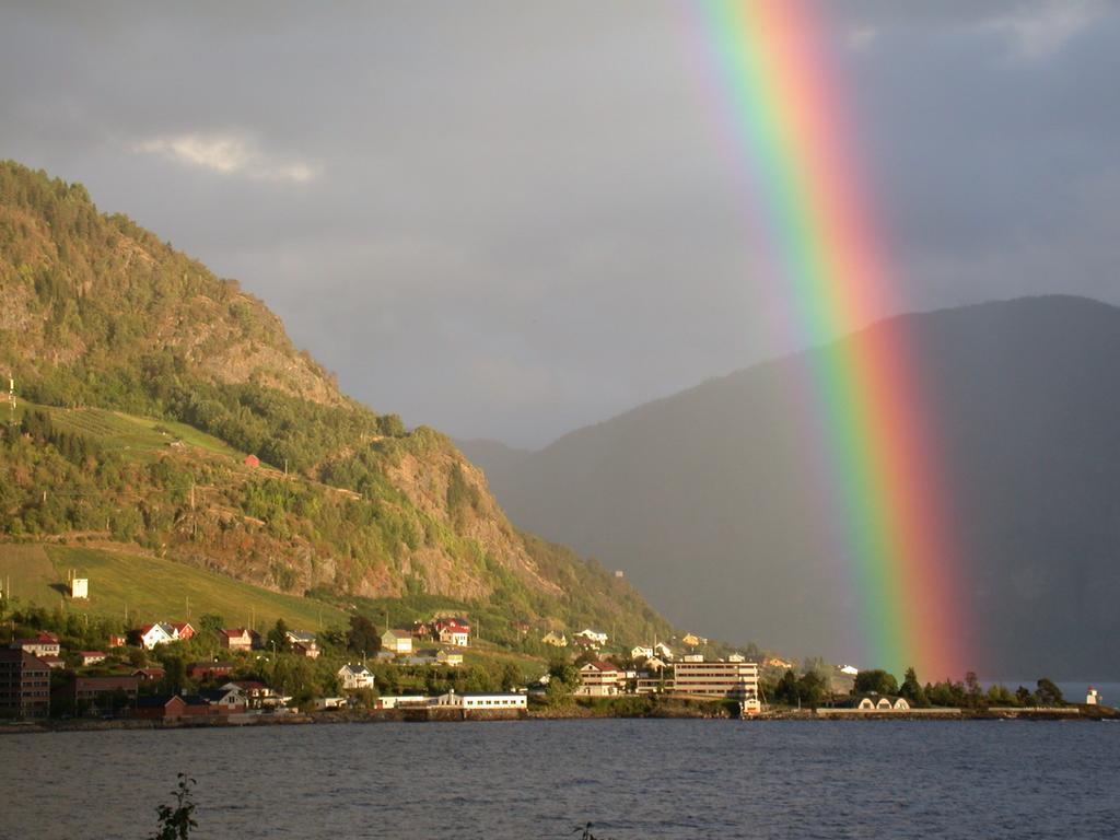 Sognefjord Hotel Hermansverk Exterior photo