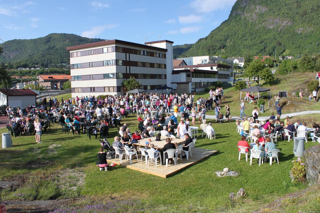 Sognefjord Hotel Hermansverk Exterior photo