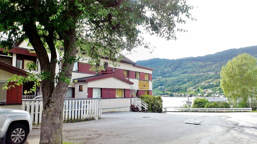 Sognefjord Hotel Hermansverk Exterior photo