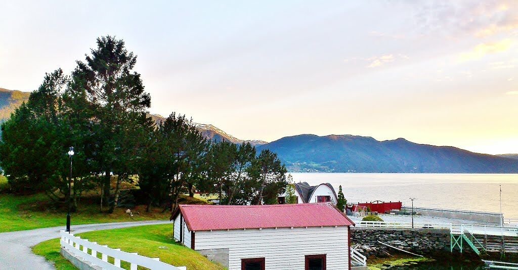 Sognefjord Hotel Hermansverk Exterior photo